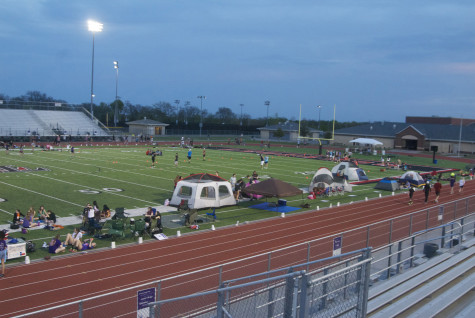 Several activities took place during the night to entertain the participants, such as a Mr. Relay competition, 3:00 a.m. Zumba dancing, a midnight performance by the Majestics, and a flag football tournament.